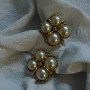 Vintage Gold-Tone Pearl Cluster Clip-On Earrings